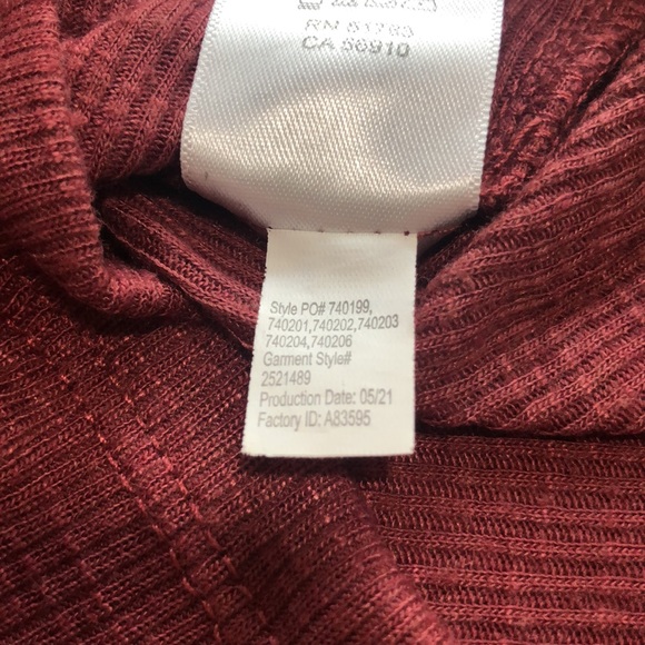 MAURICES MAROON SLEEVELESS TANK WITH 1/2 BUTTON SIZE S - Picture 5 of 8